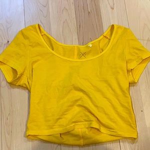 A yellow shirt never worn